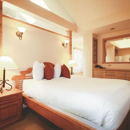 Spinnakers Gastro Brewpub & Guesthouses Виктория Экстерьер фото