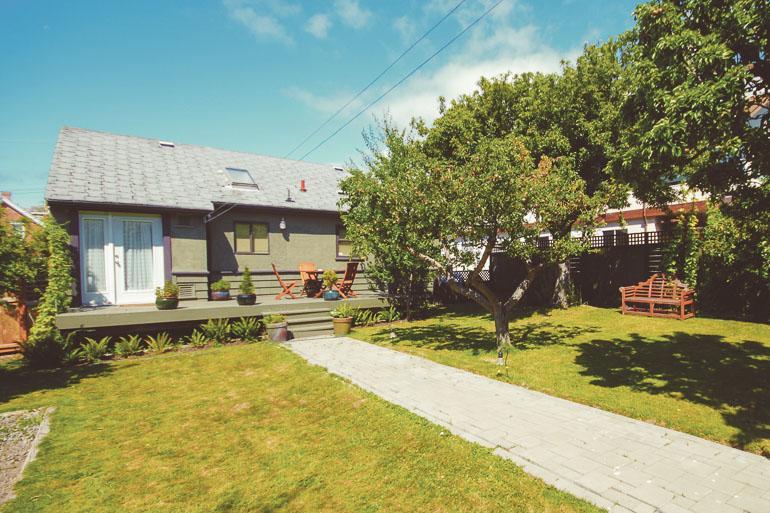 Spinnakers Gastro Brewpub & Guesthouses Виктория Экстерьер фото